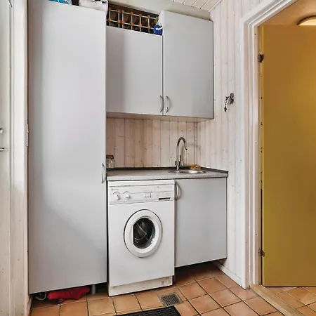 Four Bedroom Holiday In Dom wakacyjny Hejls