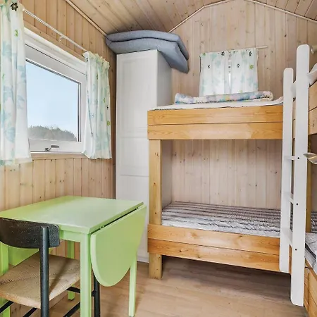 Four Bedroom Holiday In Dom wakacyjny