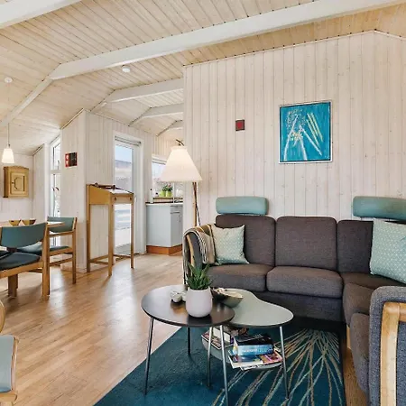 Four Bedroom Holiday In Dom wakacyjny Hejls